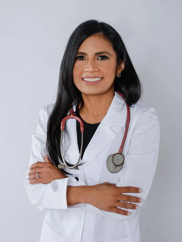 La Dra. Ashley Carrillo en consulta